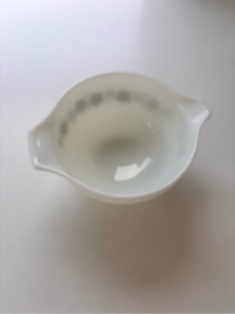Pyrex Mixing Bowl - Daisy Pattern - Picture 2 of 3